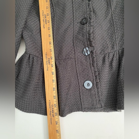 DECREE Charcoal Basket Weave Knit Button Front Peplum Waist Ruffle Edge Blazer - Picture 5 of 10